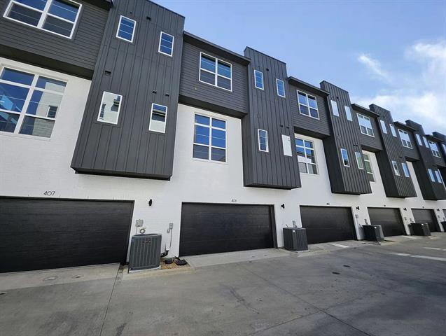 Building Photo - 13325 Bee St