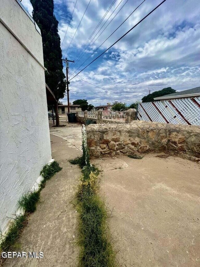 Building Photo - 7051 Becky Ln