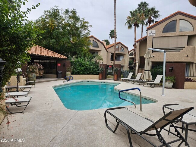 Building Photo - 10301 N 70th St