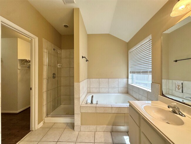 Building Photo - 19327 Gallatin Ln