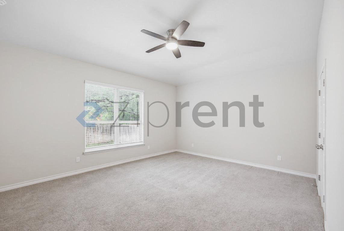 Building Photo - Unit