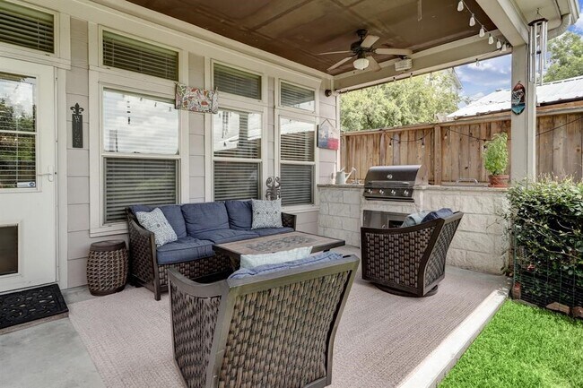 Building Photo - 5805 Larkin St