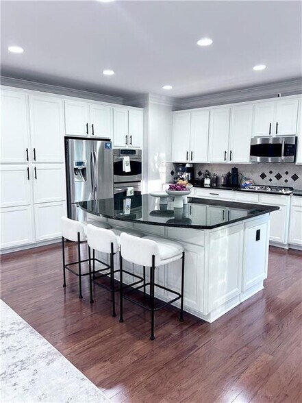 Building Photo - 1341 Chaplains View