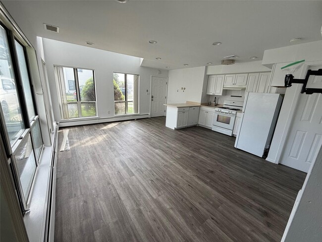 Building Photo - 39 Linwood Rd S