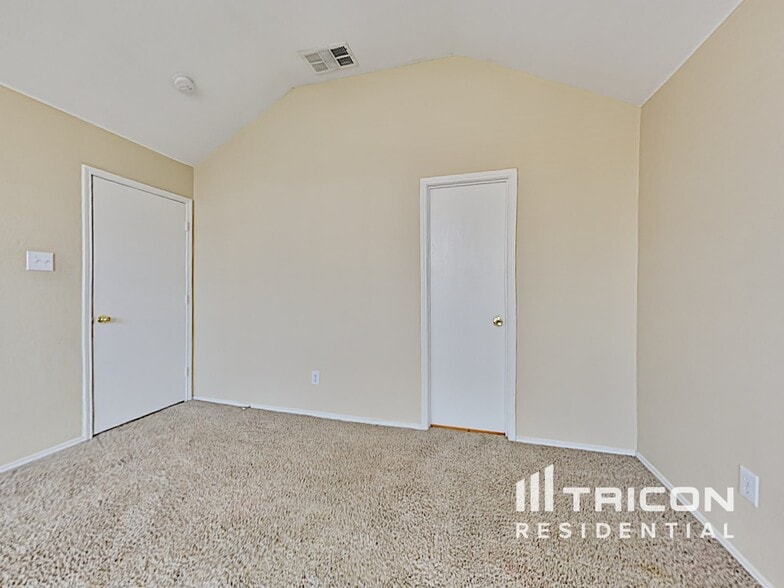 Building Photo - 1567 Nottingham Dr