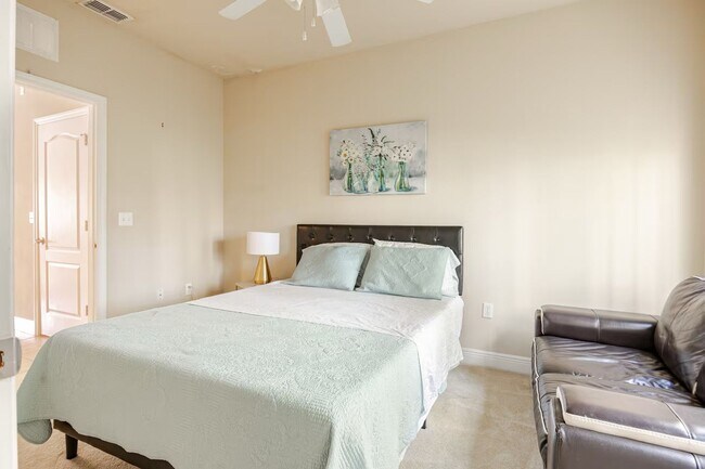 Building Photo - Fully Furnished 3-Bedroom/3-Bath Townhome