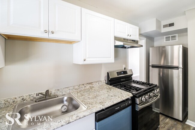 Building Photo - Nice 4BR 1.5BA Brick Home