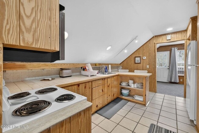 Building Photo - UNIQUE FURNISHED APARTMENTS WITH CUSTOM WOODWORK