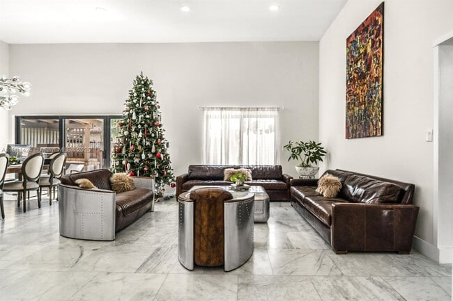 Building Photo - 513 Leslie Dr