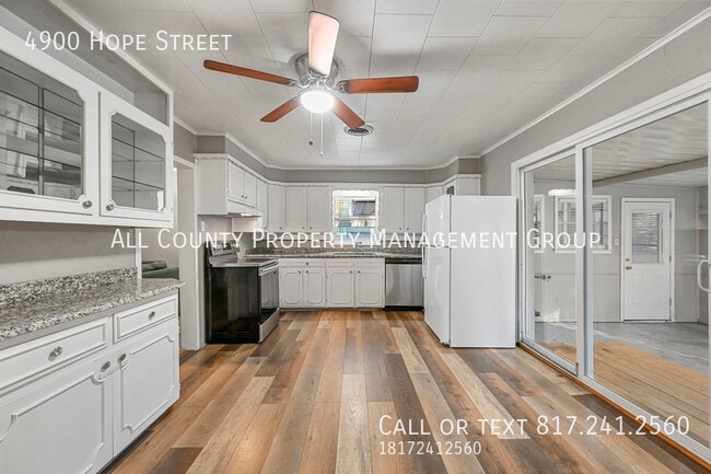 Building Photo - 4900 Hope St