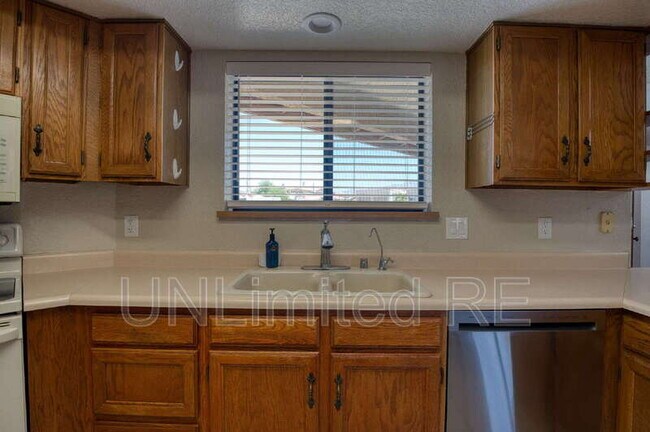 Building Photo - 2512 Cisco Dr S