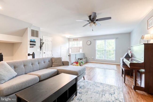 Building Photo - 708 Leister Dr