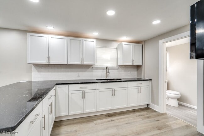 Building Photo - 920 Bloomfield Ave