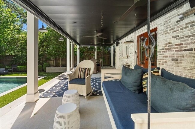 Building Photo - 663 Yorkshire Rd NE