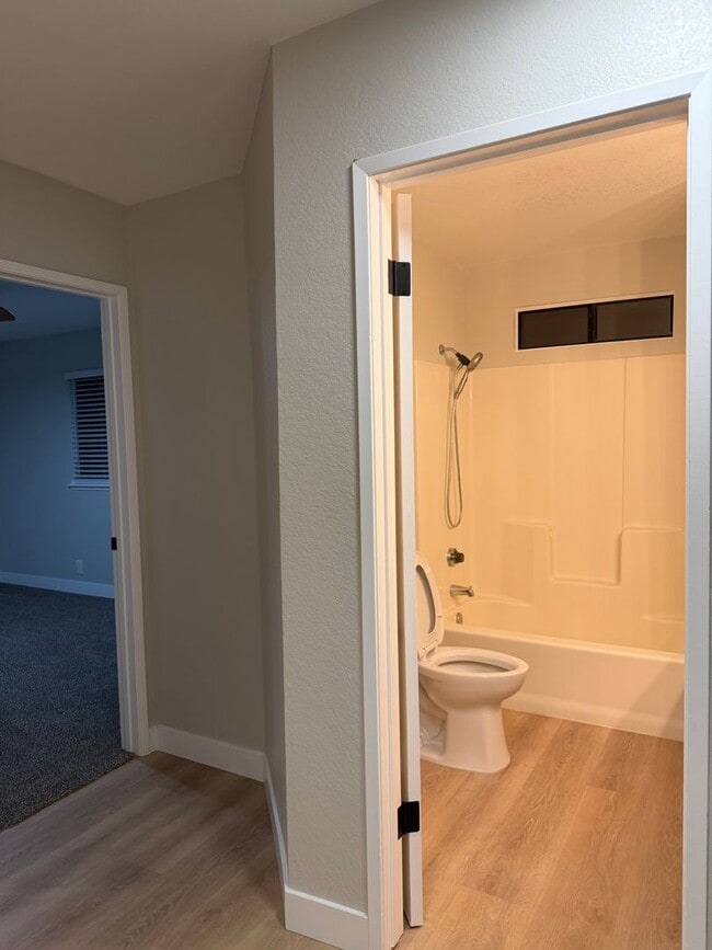 Building Photo - Please Contact VAUGHN REALTY to set up an appointment 760-446-6561