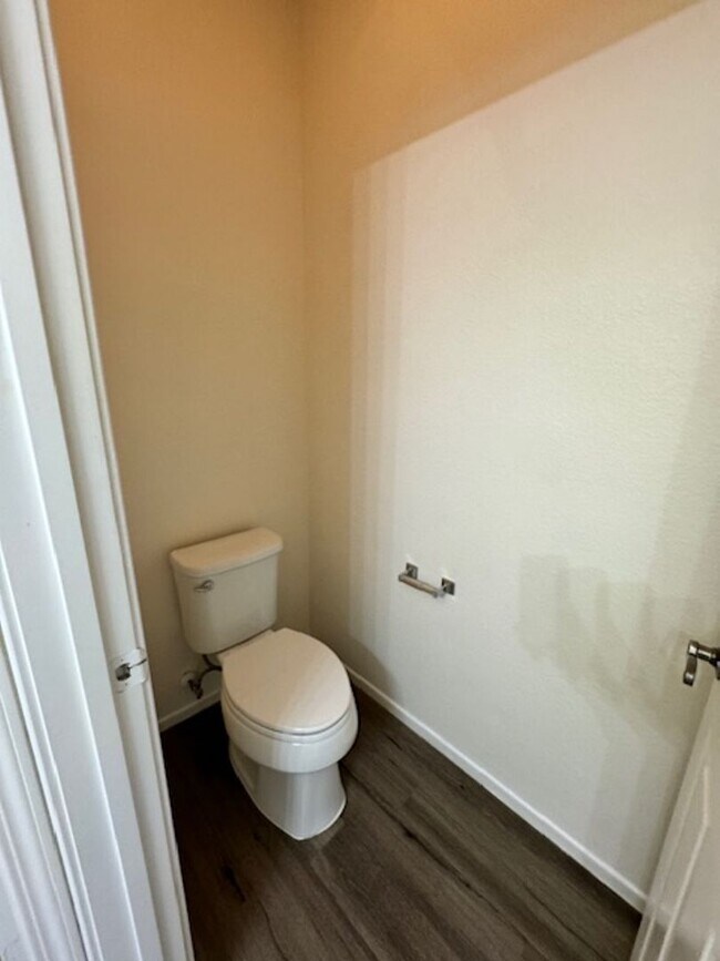 Building Photo - Awesome 3 Bedroom, 2 Bathroom 1 story home...