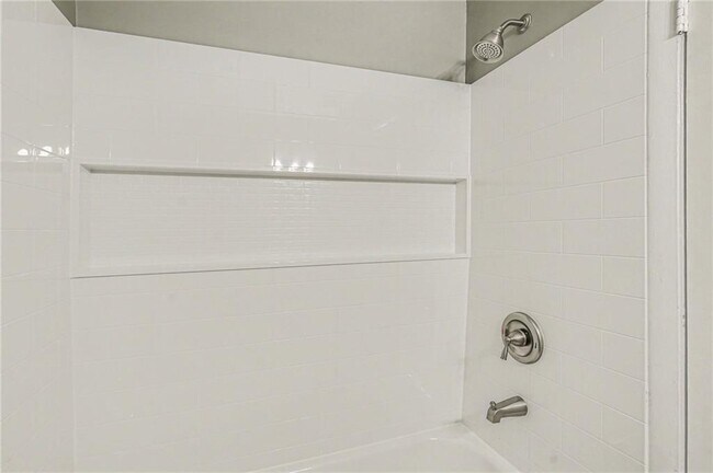 Building Photo - 2805 NE Expy NE