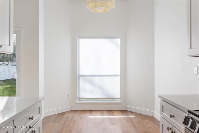 Building Photo - 12184 Mantle Dr