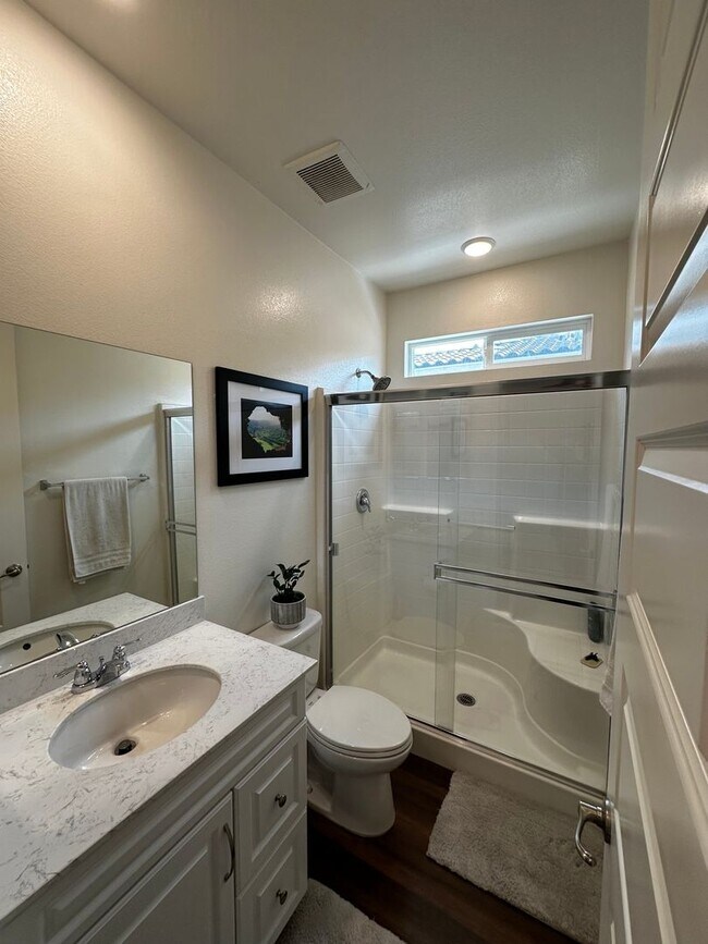 Building Photo - 4 Bedroom Single Family Home in Riverside