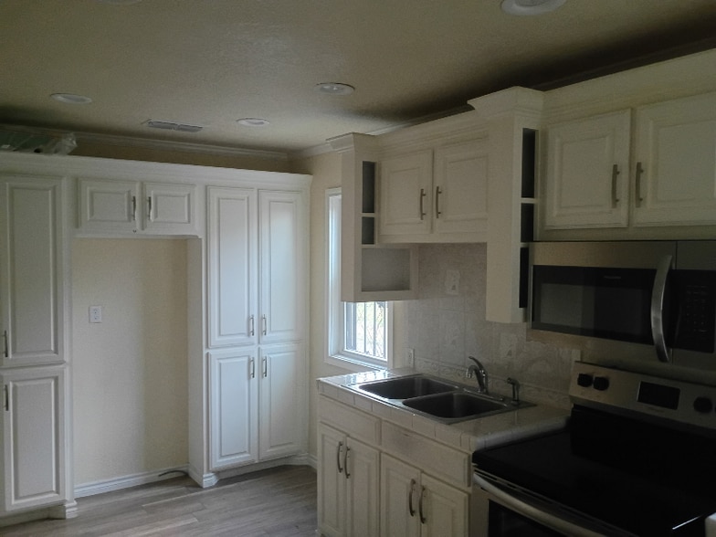 Building Photo - 3111 Strong Ave