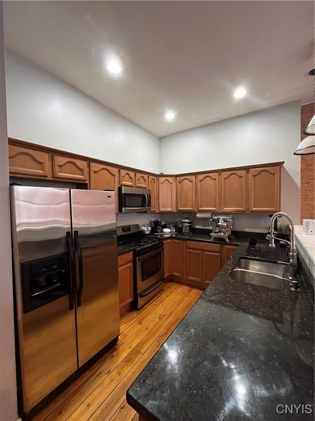 Building Photo - 2 W Park Row