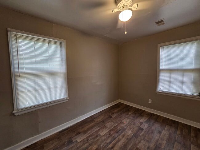 Building Photo - 4047 Chelsea Ave