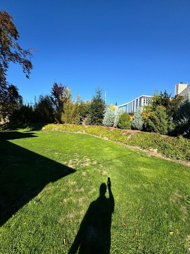 Building Photo - 3 Bedroom 1.5 baths! Walker & Cedar Hills ...