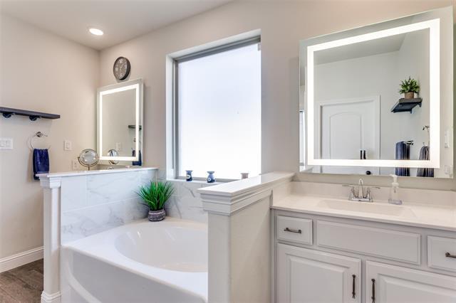 Building Photo - 7132 Aves St