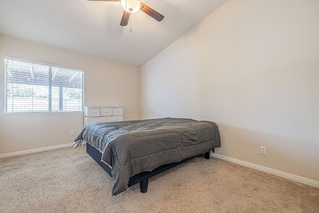 Building Photo - Beautiful 3-Bedroom Home in West Palmdale Community