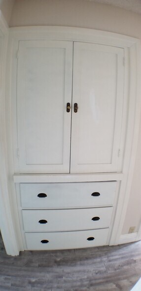 Hallway linen cabinet/drawers - 512 S Flower St