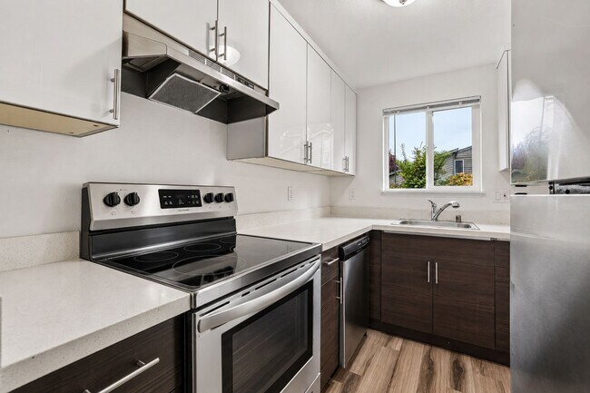 Building Photo - 2610 K St NE