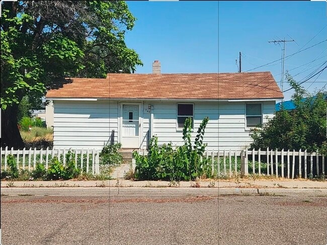 Primary Photo - 360 W 8th S St