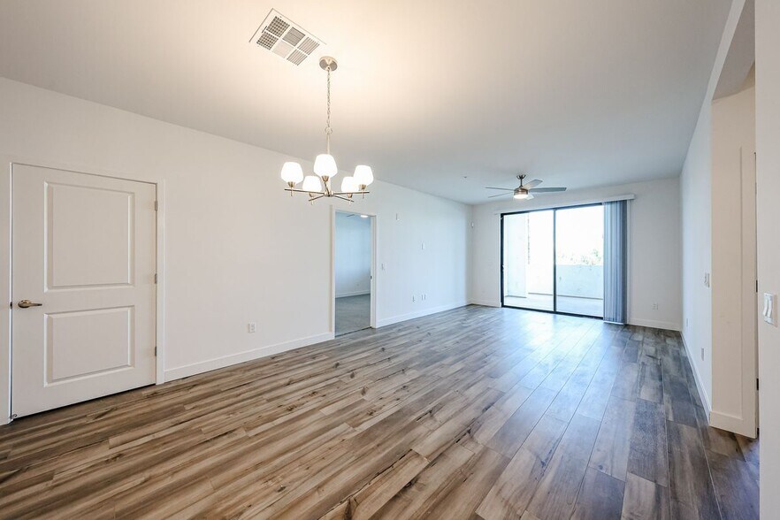 Building Photo - 2511 W Queen Creek Rd