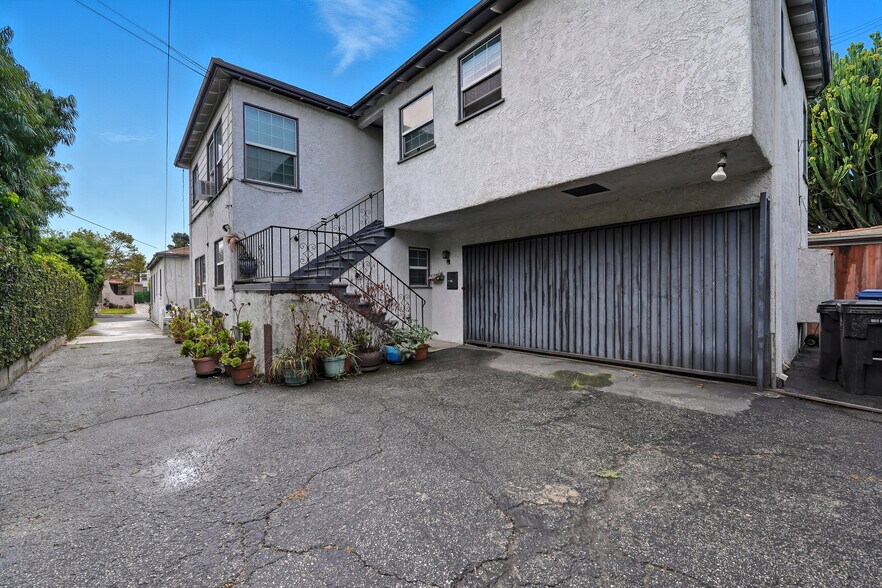 Building Photo - 1623 S Sycamore Ave