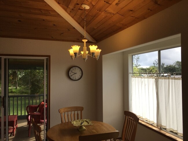 Building Photo - Partially Furnished Home in HPP- Section 8 Ok