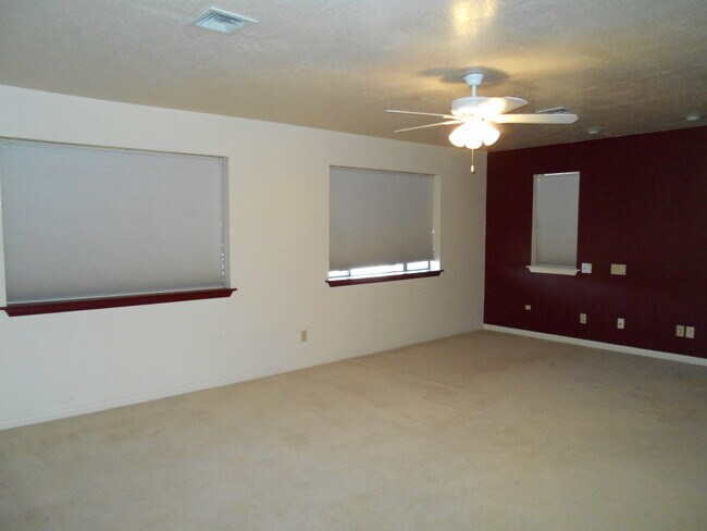 Building Photo - MESA DEL SOL/ GOLF COURSE 2 BDRM HOME