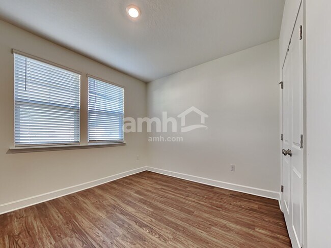 Building Photo - 11520 World Woods Ct