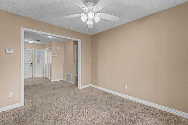 Building Photo - 910 S 28th St