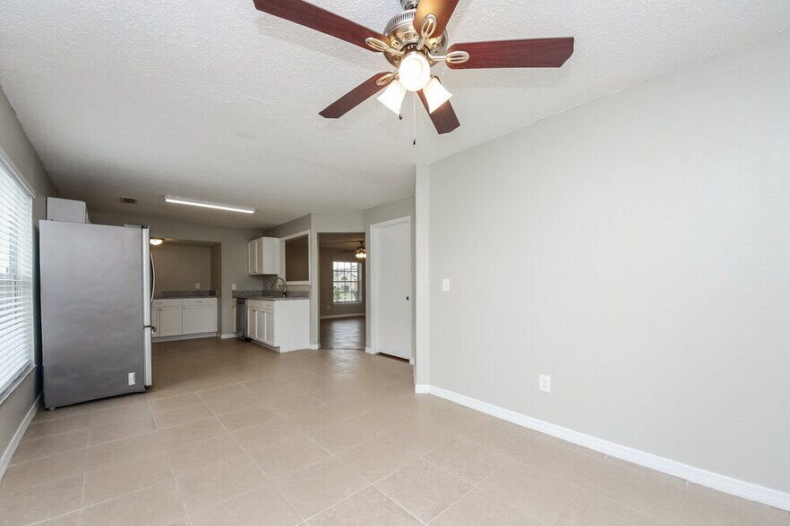 Building Photo - 9801 Red Clover Ave