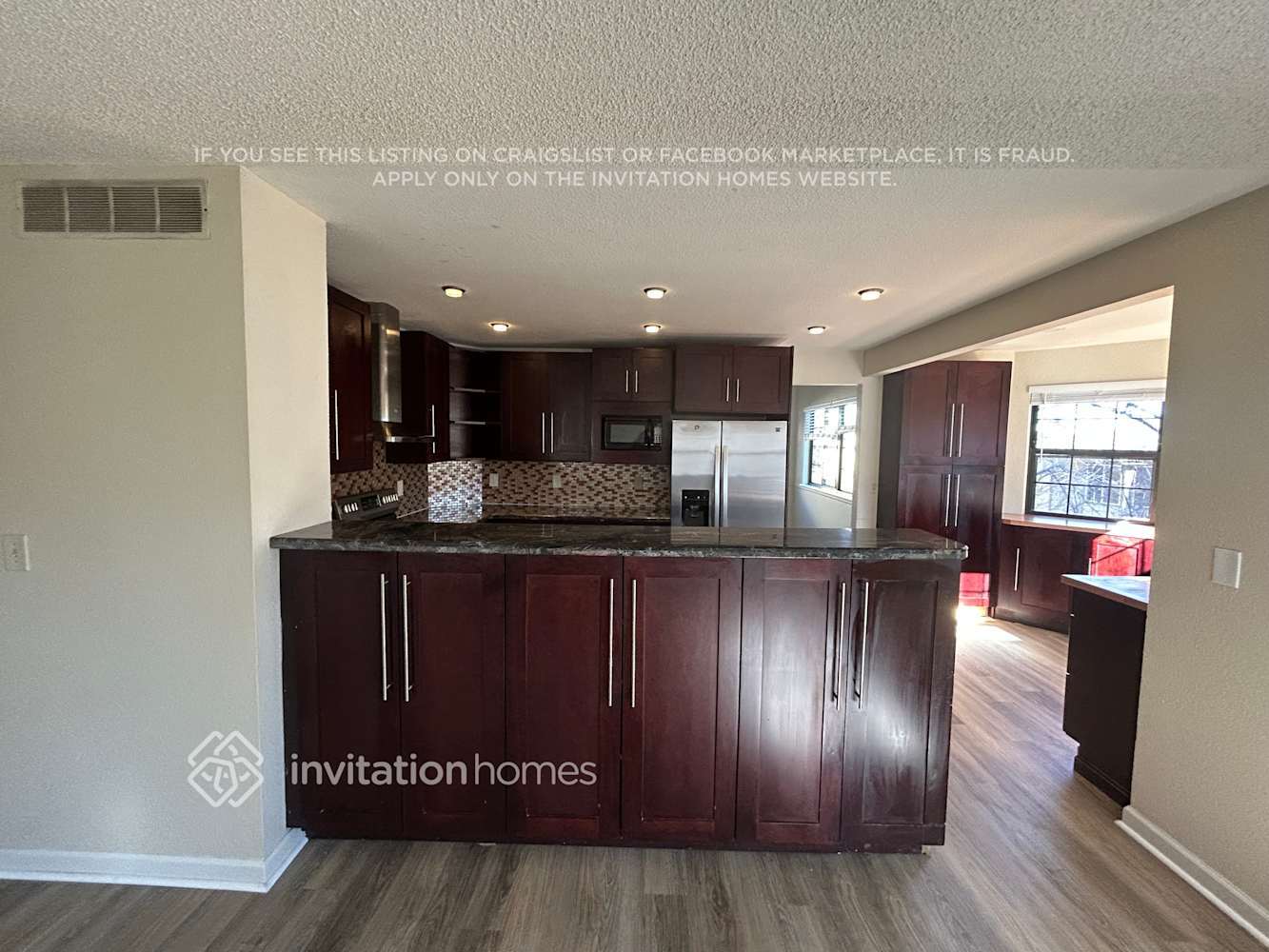 Building Photo - 1295 E Phillips Pl