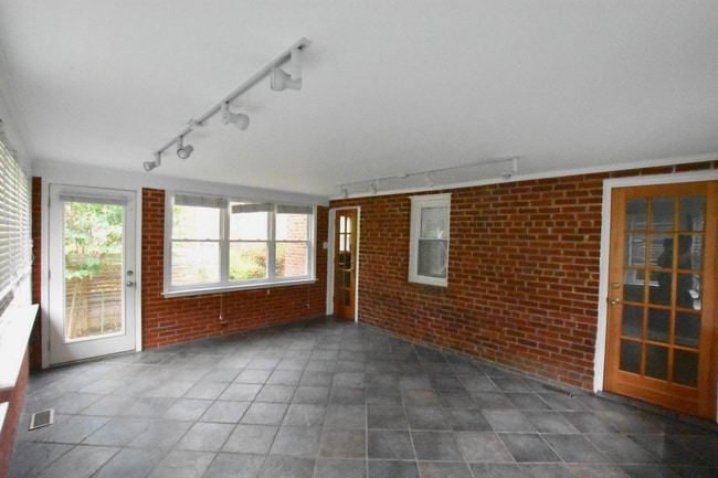 Building Photo - Fantastic 3BR Cape Cod near Downtown Silve...