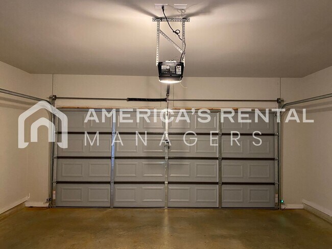 Building Photo - Spacious Home for Rent in Weaver AL... Ava...