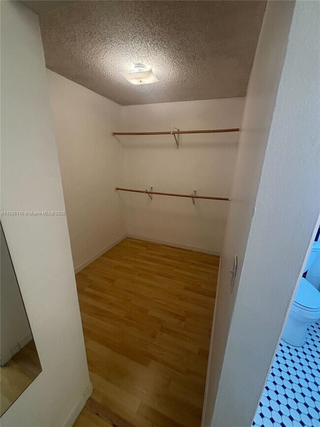 Building Photo - 1150 Collins Ct