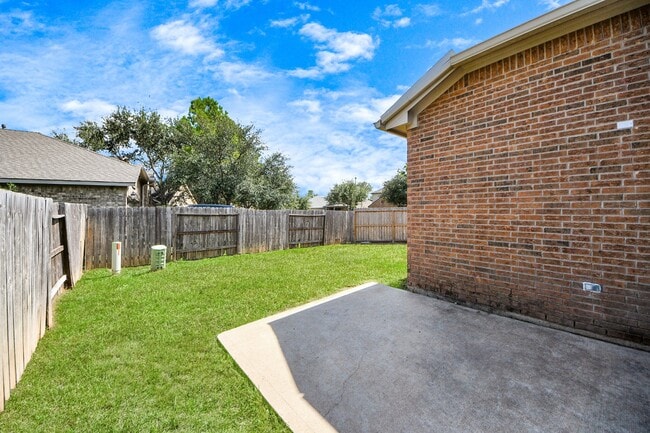 Building Photo - 8226 Stratford Canyon Dr