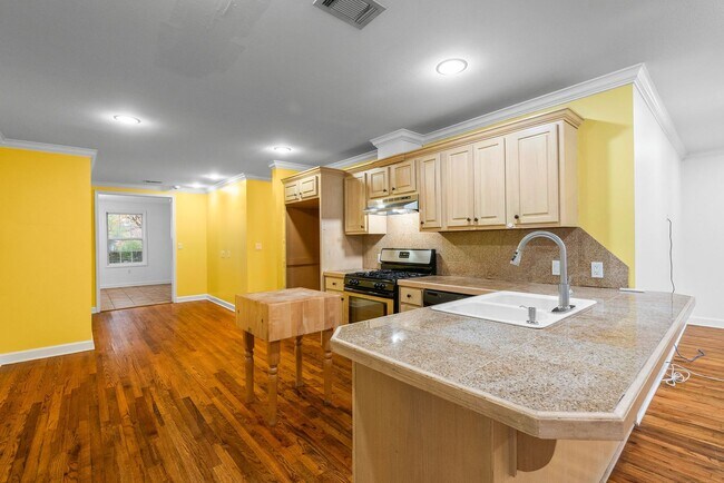 Building Photo - Charming Midtown Little Rock Home on Corner Lot – 3BR/2BA + Garage