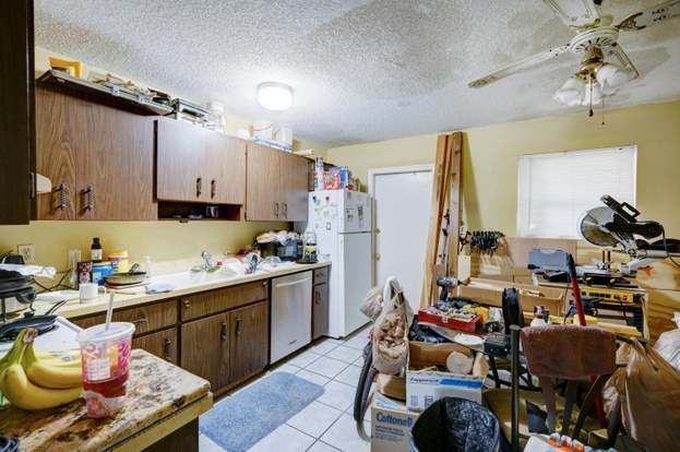 Building Photo - 8867 Sunset Dr