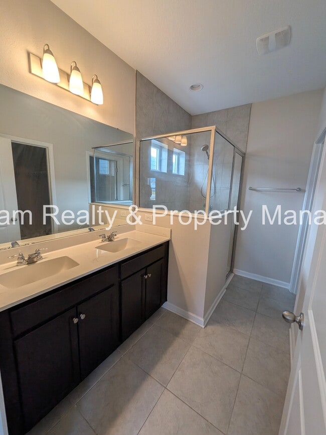 Building Photo - 100 Golden Fern Dr