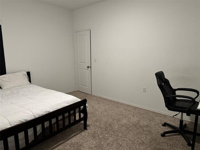 Building Photo - 2524 Forgetmenot Ln