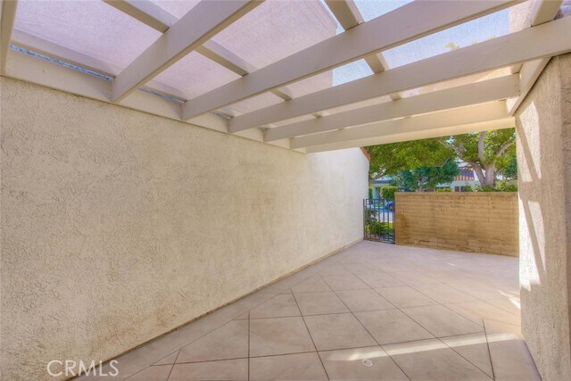 Building Photo - 1 Navarre