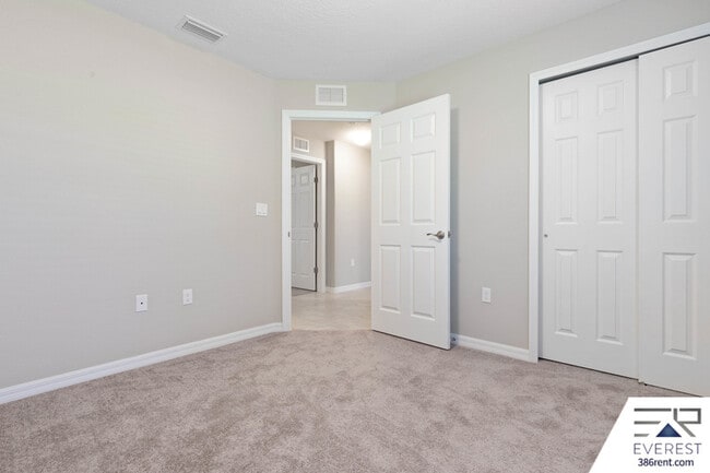 Building Photo - 10 Wildwood Pl